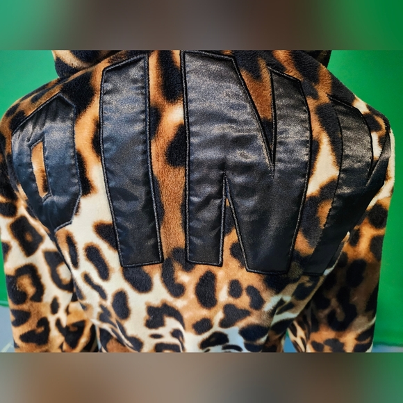 (H) VS Pink Rare HTF Cheetah Robe 🐆 - Picture 2 of 7